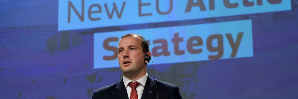 مفوض الاتحاد الأوروبي للبيئة والمحيطات ومصايد الأسماك فيرجينيوس سينكيفيسيوس يعقد مؤتمرا صحفيا حول استراتيجية الاتحاد الأوروبي الجديدة في القطب الشمالي